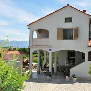 Alicia Lopar-50m Vom Apartment